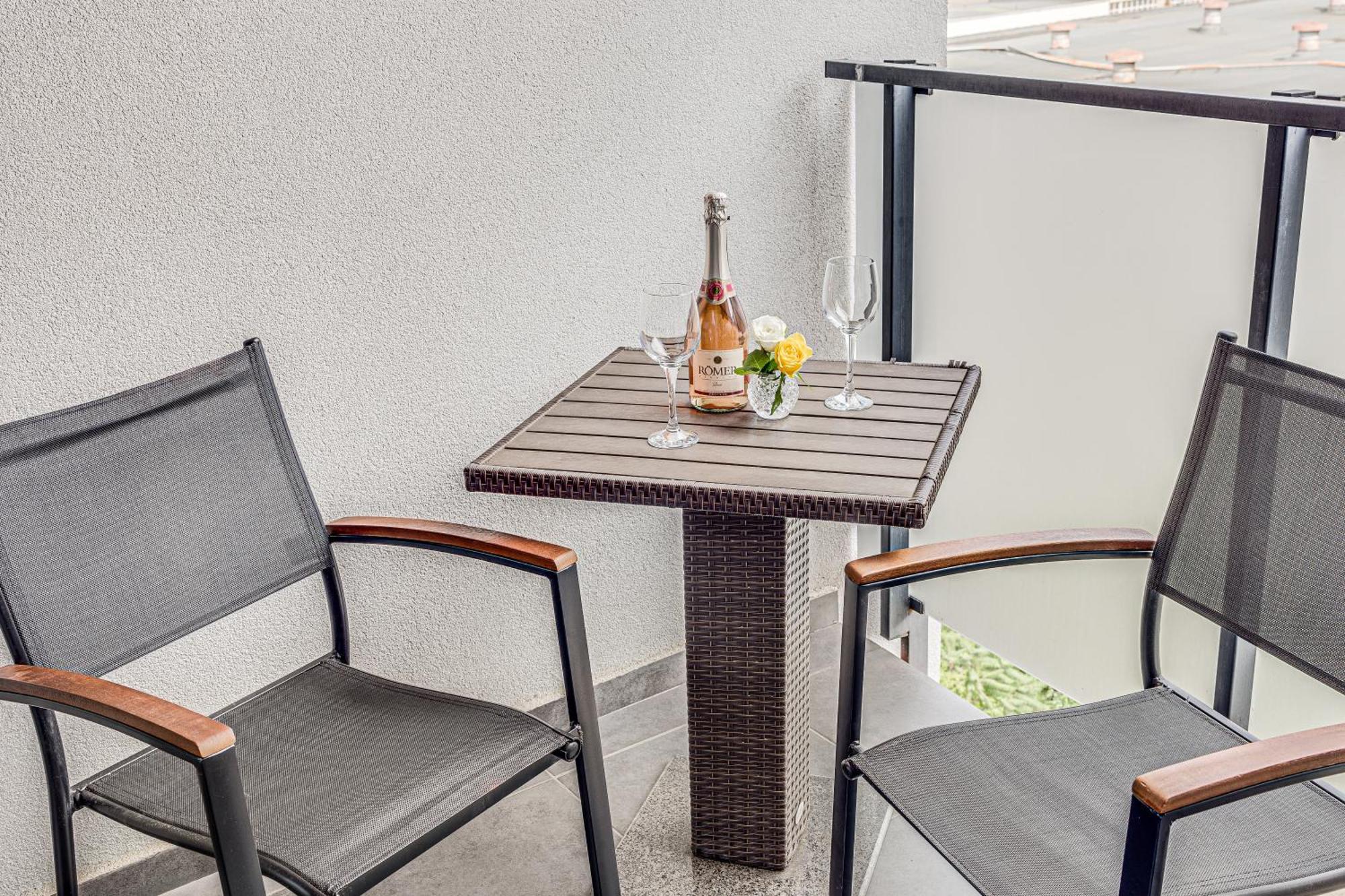 Ari - Ared Luxurious Apartments With Balcony & Free Parking Arad Exterior foto
